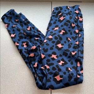 POP Fit Women’s Large. Leggings with 2 pockets.